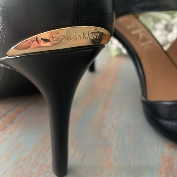Calvin Klein Women's Black Heels size 9 - Picture 4 of 6